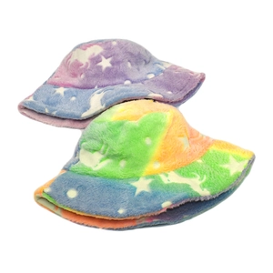 Plush tie-dye bucket hat with star patterns and colorful gradient fur for winter fashion