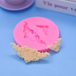 Moule en silicone rose avec motifs baroques en relief pour pâtisserie et argile
