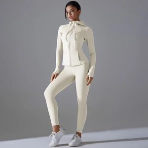 Set sportivo bianco crema con giacca con cappuccio e zip e leggings yoga a vita alta