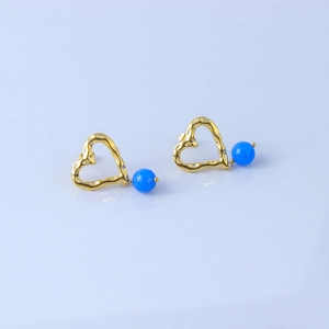 Detailed view of heart-shaped 18K gold-plated hammered earrings with blue agate beads