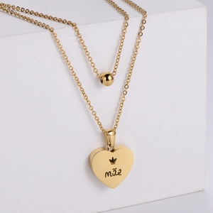 Double-layered gold titanium steel necklace with heart pendant and mãe engraving