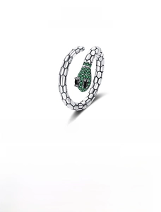 Detailed view of the 925 sterling silver snake ring with green zircon eyes and scales
