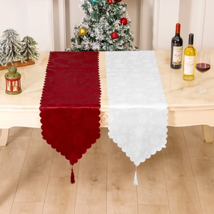 Weihnachts-Tischläufer-Set in Rot und Weiß mit Quasten für festliche Tischdekorationen
