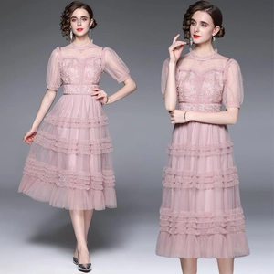 Robe Midi Rose Élégante Avec Dentelle Mesh Patchwork Broderie Jupe À Étages Et Manches Bouffantes Pour Femmes