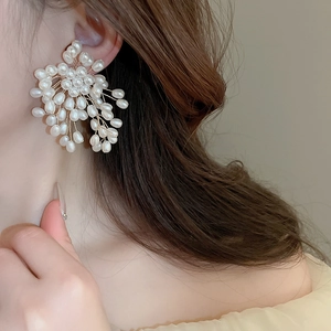 Elegant floral pearl drop earrings featuring handcrafted gold wire and white pearls