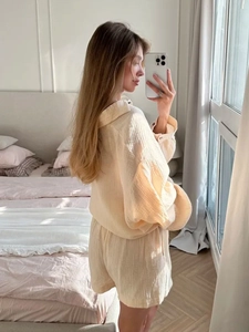 Detail of soft cream double-layer gauze shirt and shorts set with wrinkled texture