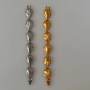Detailed comparison of 18k gold and silver plated shell link bracelets with lobster clasps