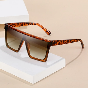 Lunettes de soleil carrées oversize en écaille avec verres dégradés marron chic