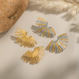 Fashionable striped fan-shaped stud earrings in gold and silver finish with hammered texture