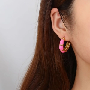 Minimalist gold-plated stainless steel C-shape earrings with pink enamel on model