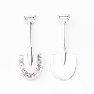 Vintage silver shovel pendants with engraved Russian text for DIY jewelry making