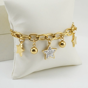 Bracelet étoile en acier inoxydable plaqué or 18 carats avec des breloques en zircon