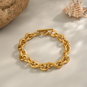 Bracelet pour femme en acier inoxydable doré 18K avec maillons ovales et fermoir toggle