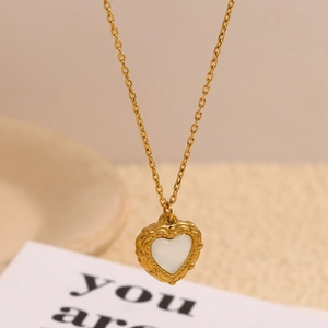 Vintage Stainless Steel Gold Plated Heart Necklace With Shell Inlay For Women Elegant Heart Pendant Fashion Jewelry Gift