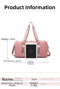 Sac de voyage matelassé rose 50x15x23cm montré avec un iPad pour l'échelle