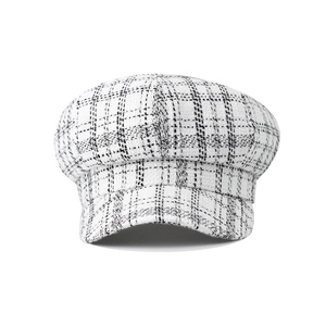 Retro black and white plaid newsboy cap for women in classic tweed octa-style