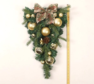 52 cm Weihnachtsanhänger mit goldenen Kugeln, Zapfen und brauner Schleife aus PVC-Nadeln
