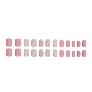 Set de faux ongles roses avec finition brillante et motifs de marguerites blanches dorées