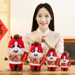Lot de 4 peluches cheval rouge du zodiaque chinois 2026 avec costume traditionnel