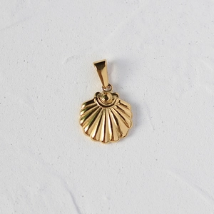 Minimalist 18K gold-plated stainless steel shell pendant necklace for women
