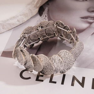 Silver wrinkled geometric metal plate elastic bracelet with hammered texture finish