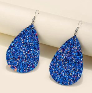 Orecchini a goccia con paillettes blu brillanti e ganci in argento per il Natale