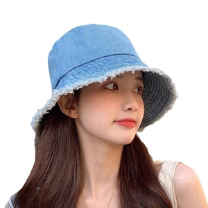 Chapeau bob en denim bleu clair pour femme avec bords effilochés et protection