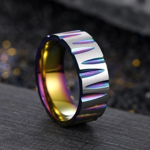 Bague en acier inoxydable arc-en-ciel avec finition brossée argentée et style industriel