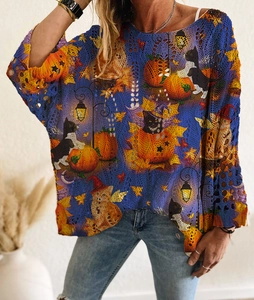 Détail de la texture en maille ajourée du haut avec imprimé citrouille d'Halloween
