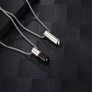 Collier avec pendentif capsule rétro en acier inoxydable pour un style hip hop