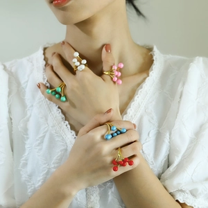 Chic 18k gold titanium steel cluster ring with colorful beads for a trendy street look
