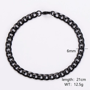 Détail du bracelet gourmette noir de 6mm montrant la longueur de 21cm et le fermoir mousqueton