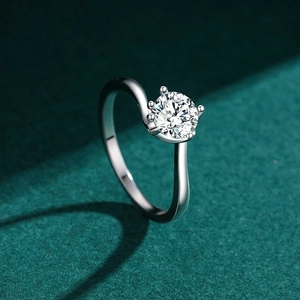 Elegant S925 sterling silver ring with a round cut sparkling diamond on green velvet