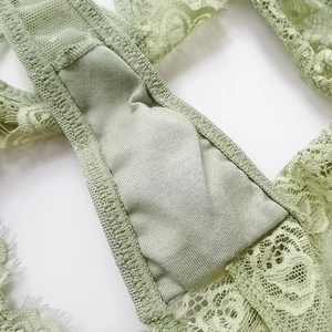 String en dentelle vert clair avec maille florale et doublure d'entrejambe en coton doux