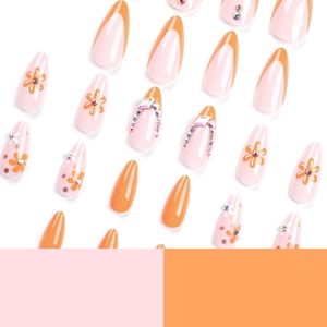 Faux ongles amande orange style français avec fleurs peintes et strass colorés