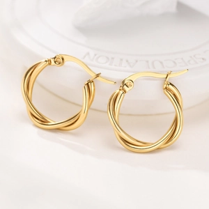 Boucles d'oreilles créoles dorées torsadées minimalistes pour femmes à texture spirale