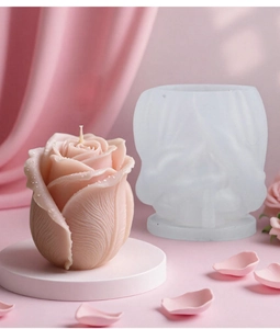 Dettaglio dello stampo in silicone a rosa e candela profumata con petali realistici