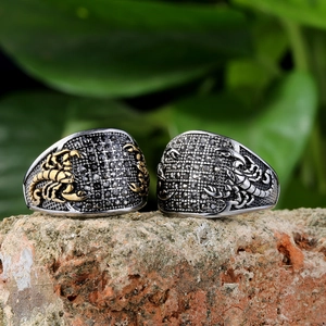 Retro dragon claw titanium steel rings with scorpion design and black gemstones for men
