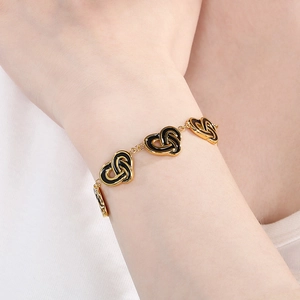 Bracelet cœur en acier inoxydable doré et émail noir avec fermoir OT de style chic