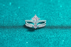 Macro shot of S925 silver princess crown ring set with square moissanite diamonds