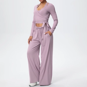 Ensemble de yoga 3 pièces lilas avec haut à manches longues et pantalon large taille haute