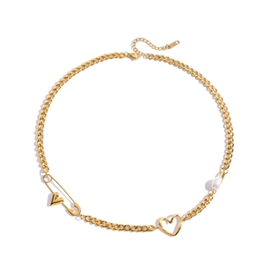 Collana a graffetta in acciaio inossidabile 18K oro con ciondoli a cuore e perla d'acqua dolce