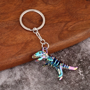 Detailansicht vom schillernden Regenbogen Metall Dinosaurier Skelett Schlüsselanhänger