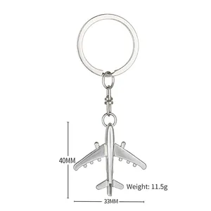 Portachiavi aereo in metallo lucido, dimensioni 40x33mm e peso di 11,5g