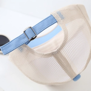 Atmungsaktive Mesh-Baseballkappe für Kinder mit verstellbarer Metallschnalle und Canvas-Stoff