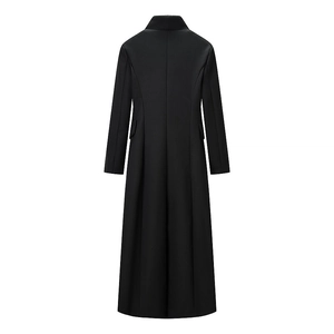 Vue arrière d'un manteau long en laine noir classique avec une coupe ajustée et élégante