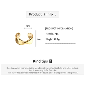 Detailed technical diagram showing 7x6cm dimensions of a gold geometric twisted bangle