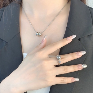 Elegant S925 sterling silver irregular pearl ring and necklace set on a fashion model