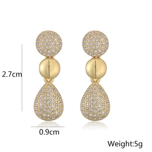 Dettaglio degli orecchini a goccia placcati oro 18K con zirconi e misure indicate