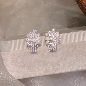 Detailed macro view showing the intricate pearl and zircon inlay of flower basket earrings